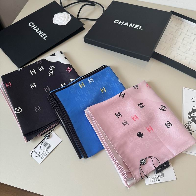 Chanel silk scarf hm36